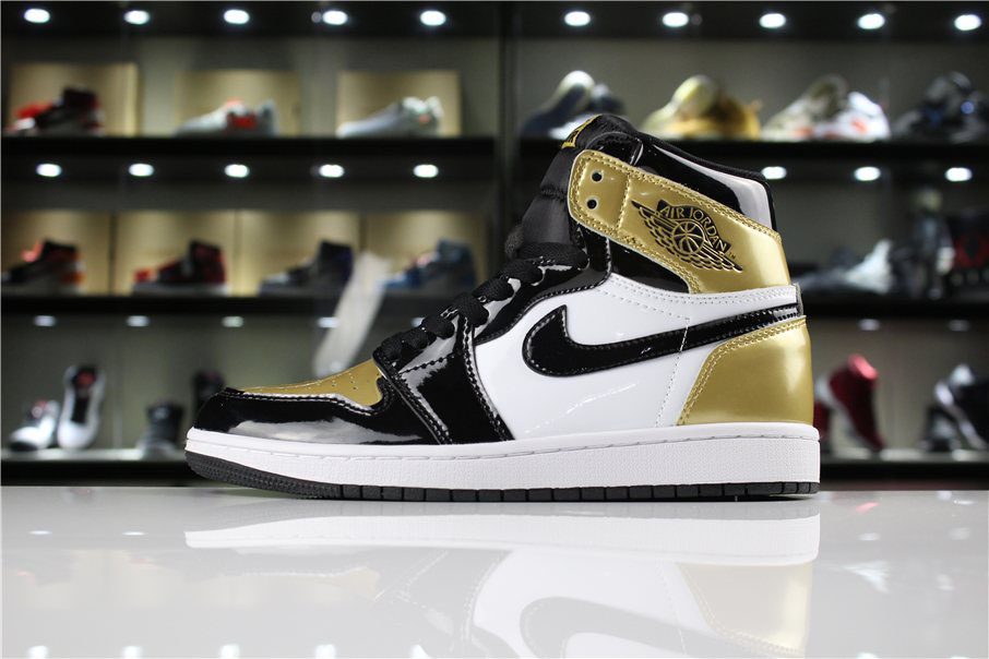 Mens and Womens Air Jordan 1 Retro High OG NRG Gold Toe Black/White-Metallic Gold