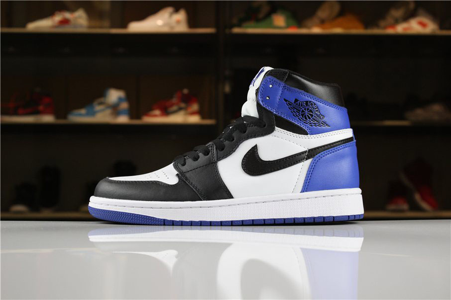 Mens Air Jordan 1 Retro High OG Summit White/Black-Blue Moon Basketball Shoes