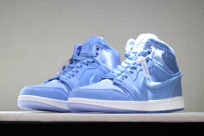 WMNS Air Jordan 1 High