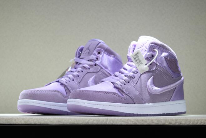 WMNS Air Jordan 1 High