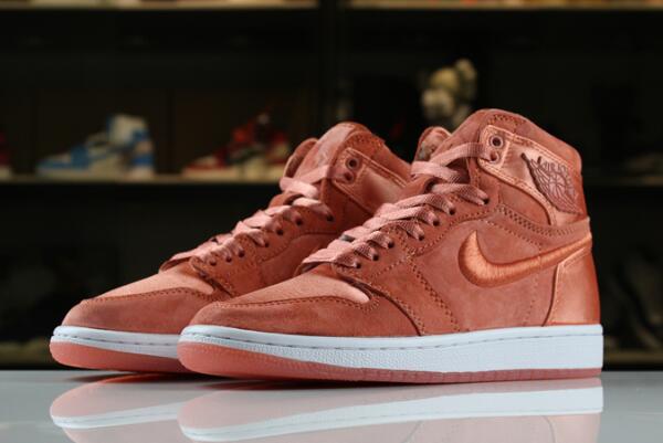 WMNS Air Jordan 1 High